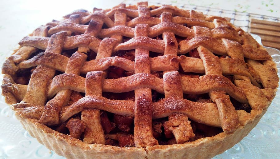 Apple pie with cheddar crust