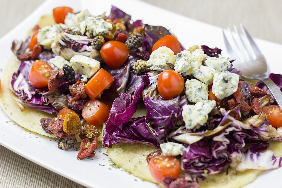 Vegetable salad with cheese