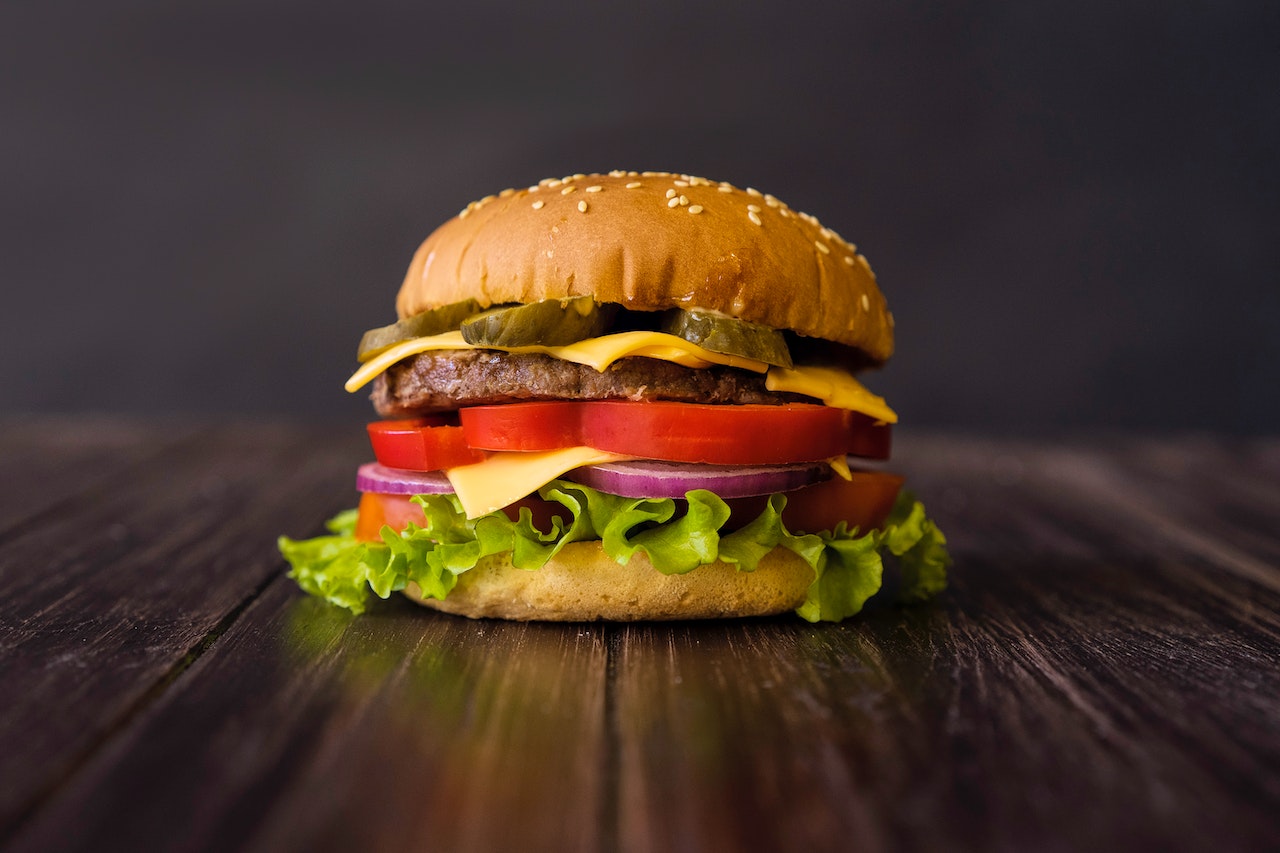 Cheeseburger Sandwich With Lettuce and Tomato